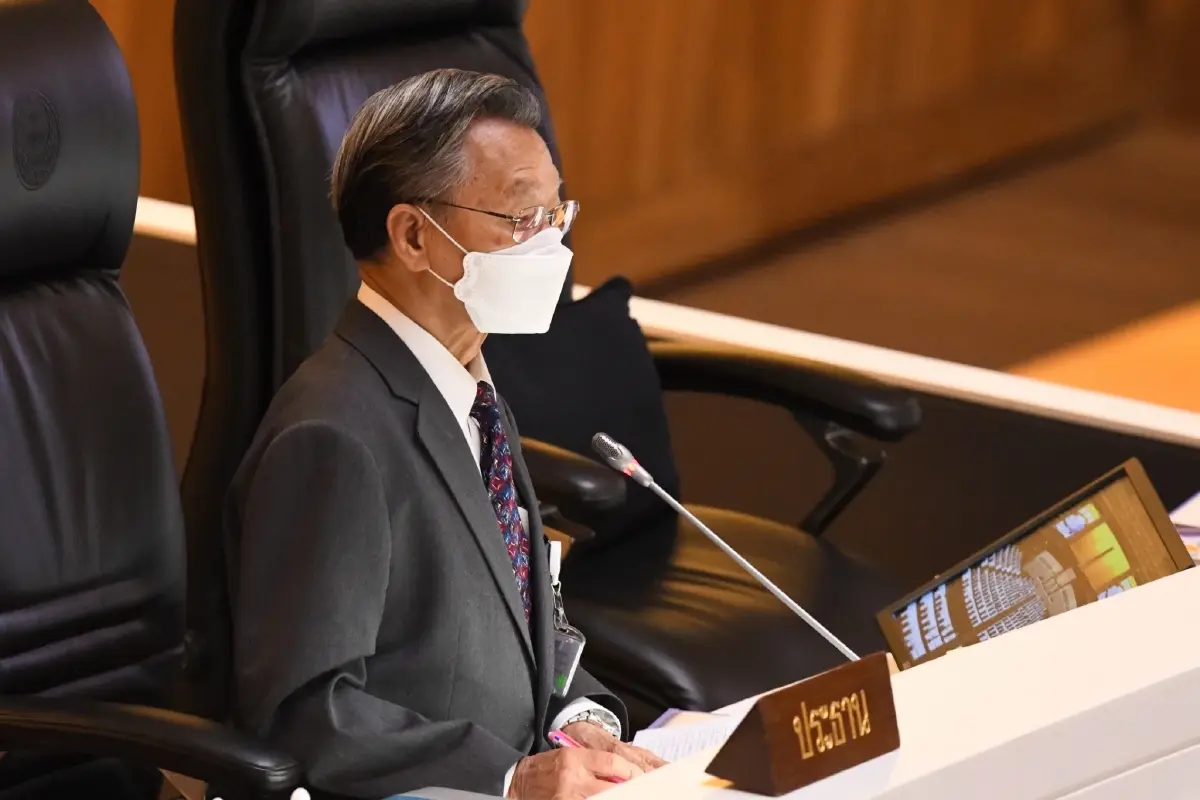 "อมรัตน์" จี้ "รัฐบาล" ทบทวนซื้อไอโฟน แจกข้าราชการ ชี้ตอกลิ่มความเหลื่อมล้ำ