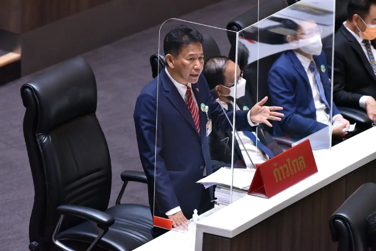 "ฝ่ายค้าน" ชี้ "ตุลาการ" ต้องปรับเพราะโยง "ระบอบสมบูรณาญาสิทธิราชย์"
