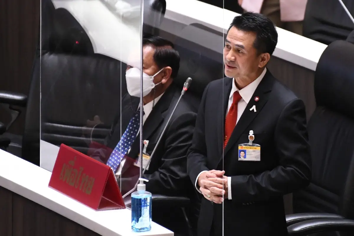 "ฝ่ายค้าน" ชี้ "ตุลาการ" ต้องปรับเพราะโยง "ระบอบสมบูรณาญาสิทธิราชย์"