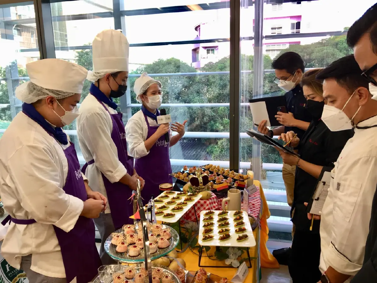 วิทยาลัยดุสิตธานี กวาด 2 รางวัลชนะเลิศ การแข่งขัน “2021 Potatoes USA® Young Chef Training and Competition”