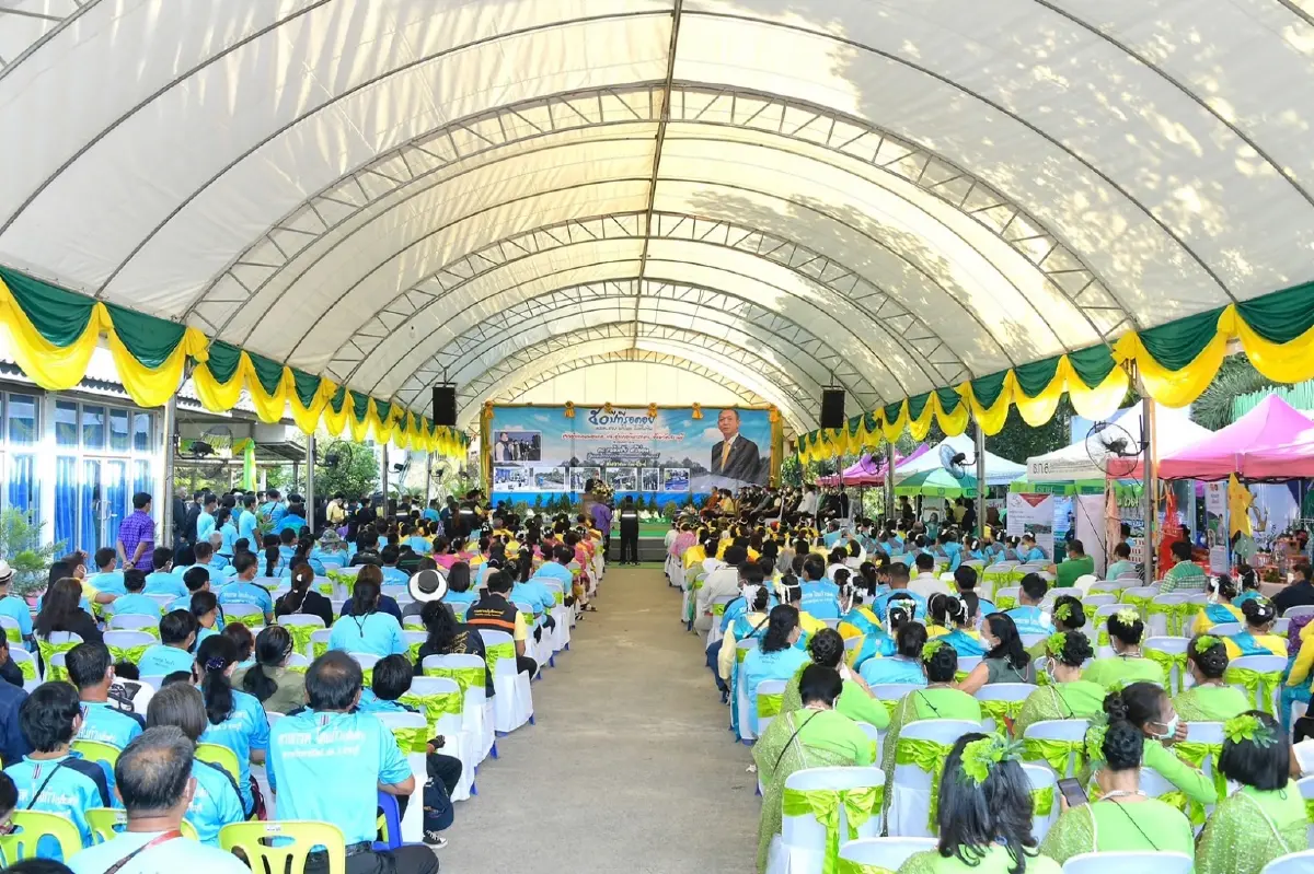 เฉลิมชัย ศรีอ่อน ร่วมพิธีเปิดคลอง 26 ขวา และปล่อยพันธุ์สัตว์น้ำ ถวายเป็นพระราชกุศล
