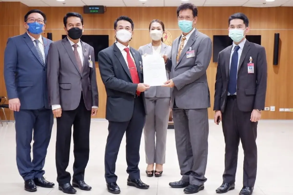 จุดต่าง 2 ร่าง “กติกาเลือกตั้ง”  ชนวนแตกหัก “พรรคร่วม”