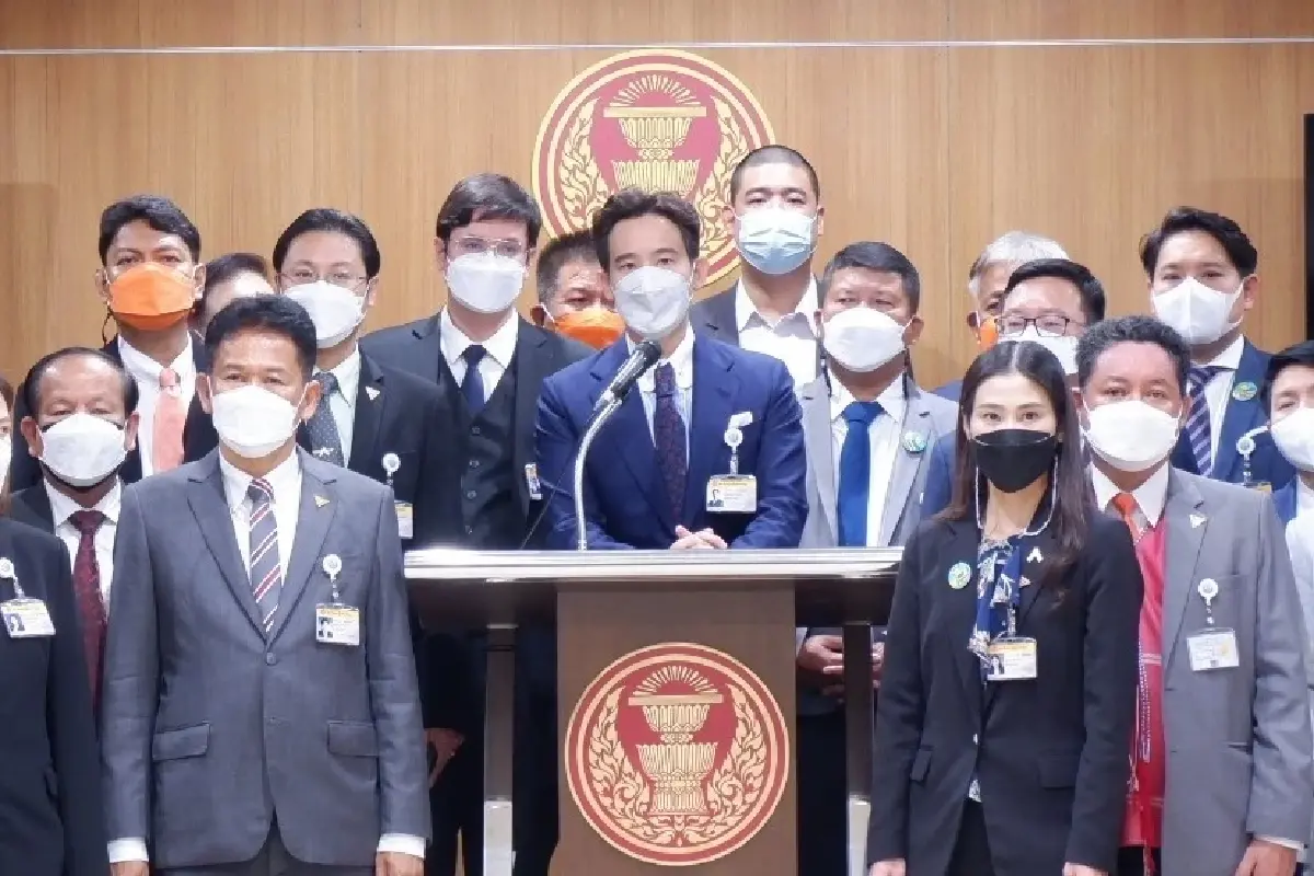 จุดต่าง 2 ร่าง “กติกาเลือกตั้ง”  ชนวนแตกหัก “พรรคร่วม”