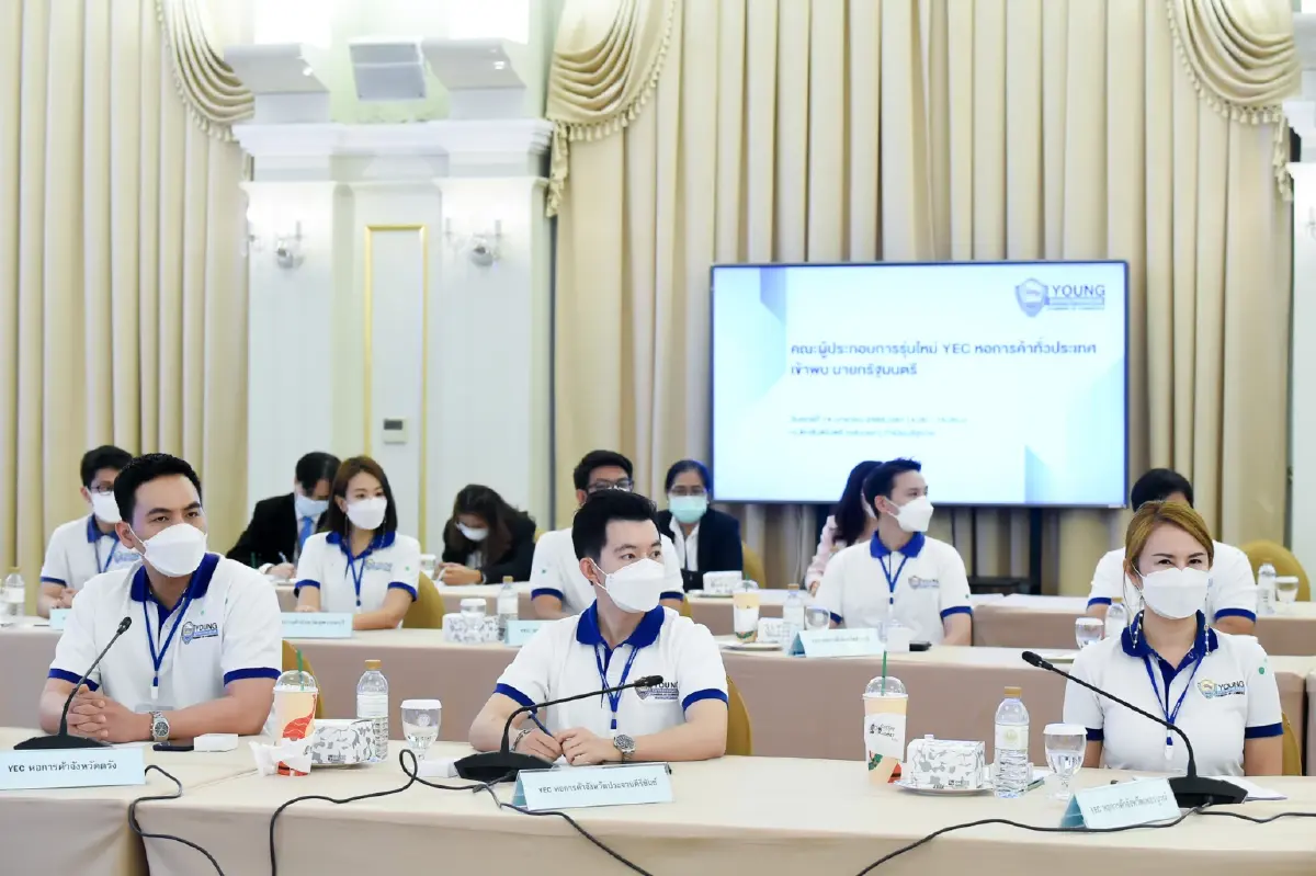 "นายกฯ" พบหอการค้ารุ่นใหม่ แนะทำแผนพัฒนาเศรษฐกิจจังหวัดเสนอรัฐบาล