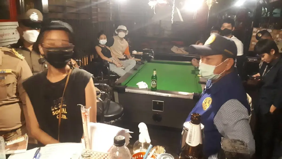 เชียงใหม่จับ 3 ร้านฝืนคำสั่งนั่งดื่มแอลกอฮอล์หลัง 3 ทุ่ม