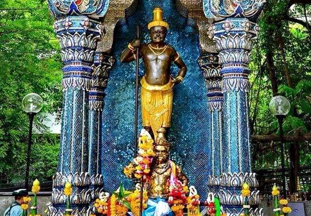 "ท้าวหิรัญพนาสูร" เปิดตำนานที่มา และคาถาบูชาแคล้วคลาด-พ้นโรคภัย