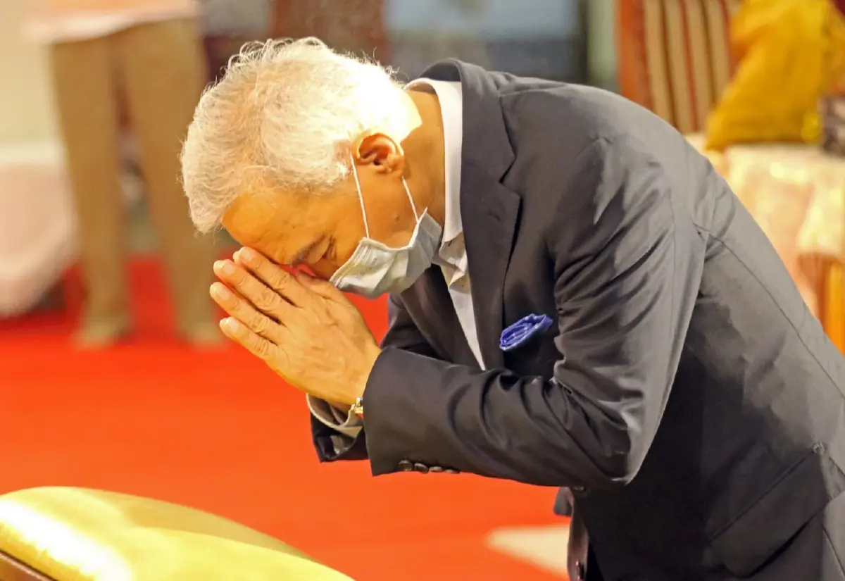 “สุวัจน์” ทำบุญวันเกิด 67 ปี วัดไตรมิตร ขอพรพระให้ประเทศชาติพ้นวิกฤต