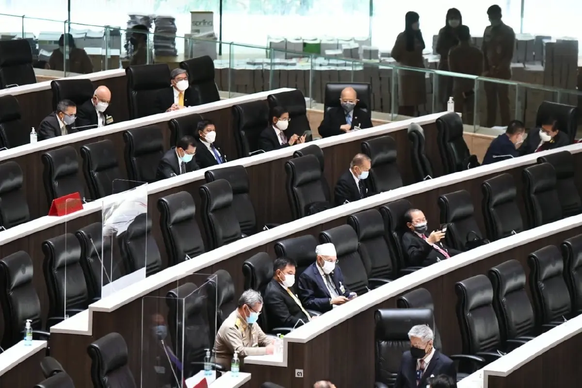 เวที “กฎหมายลูก” ตอกลิ่มขัดแย้ง   เสี่ยงปะทุ “สงครามการเมือง"