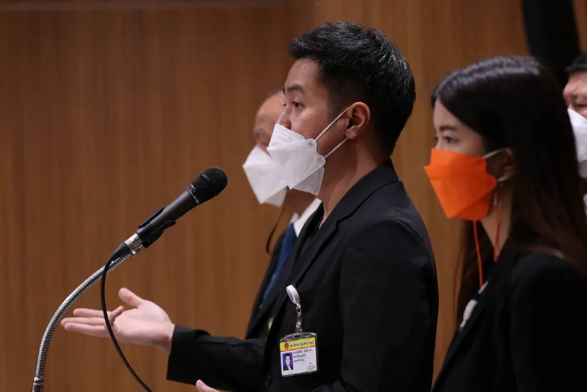 “ก้าวไกล” ลุยยื่น กมธ.ป.ป.ช.ฟันรัฐบาลพ่วงฟ้องแพ่ง ปกปิดโรคระบาดทำหมูแพง