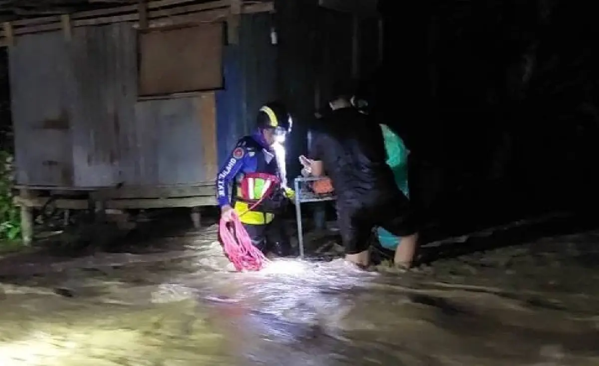 "ฝนตกหนัก" 5 ชม. เบตง-ยะลาอ่วม น้ำทะลักท่วมบ้านเรือนชาวบ้าน อพยพกันวุ่น
