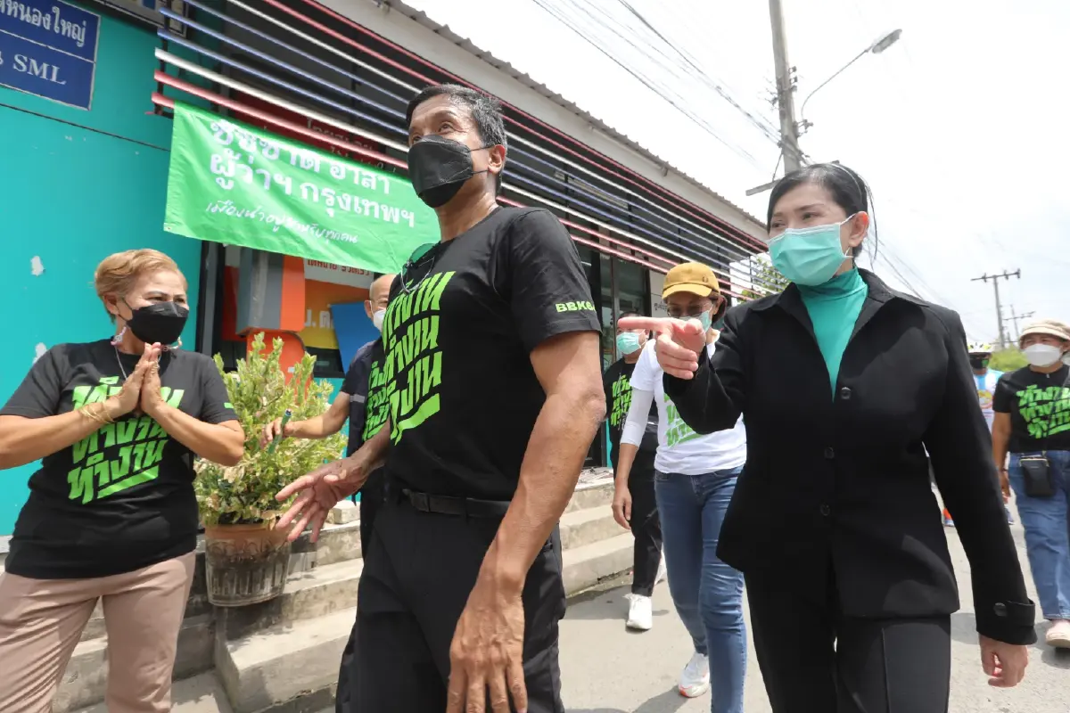 "ชัชชาติ" ลงพื้นที่สายไหม รับฟังความเห็นประชาชน