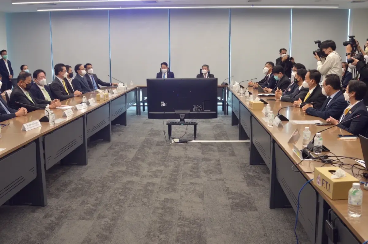 PEA ร่วมลงนาม สภาอุตสาหกรรมแห่งประเทศไทย โครงการนำร่องการพัฒนาทางด้าน พลังงานหมุนเวียน (Renewable Energy) และ Carbon Credit