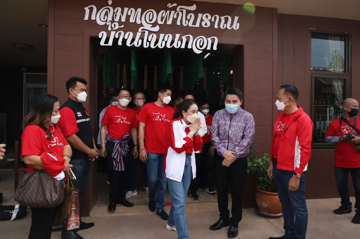 บายศรีสู่ขวัญ "แพทองธาร"  เอาฤกษ์เอาชัย ก่อนลงสู้ศึกเลือกตั้ง
