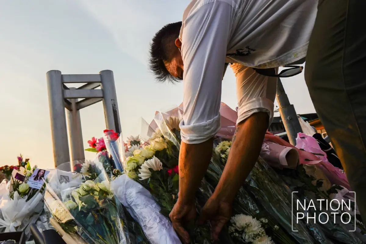 แฟนคลับแห่วางดอกไม้อาลัย "แตงโม นิดา"