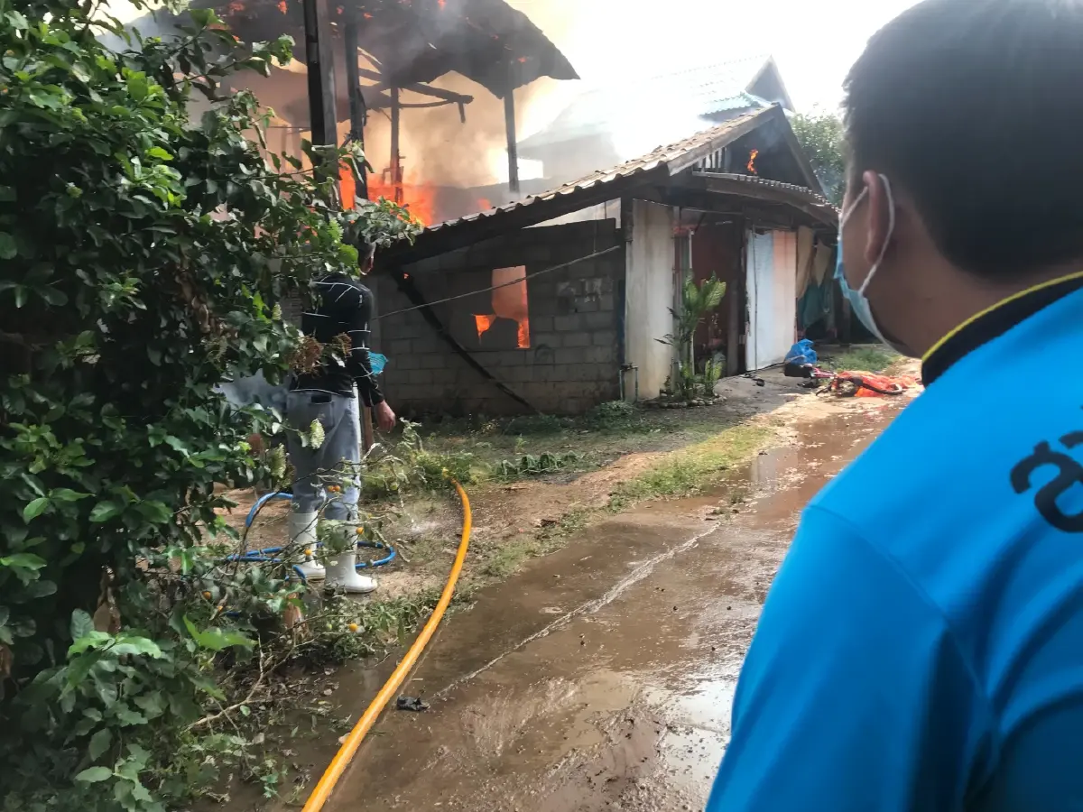 2 พี่น้องทะเลาะเดือด ก่อนไฟไหม้บ้านวอดทั้งหลัง