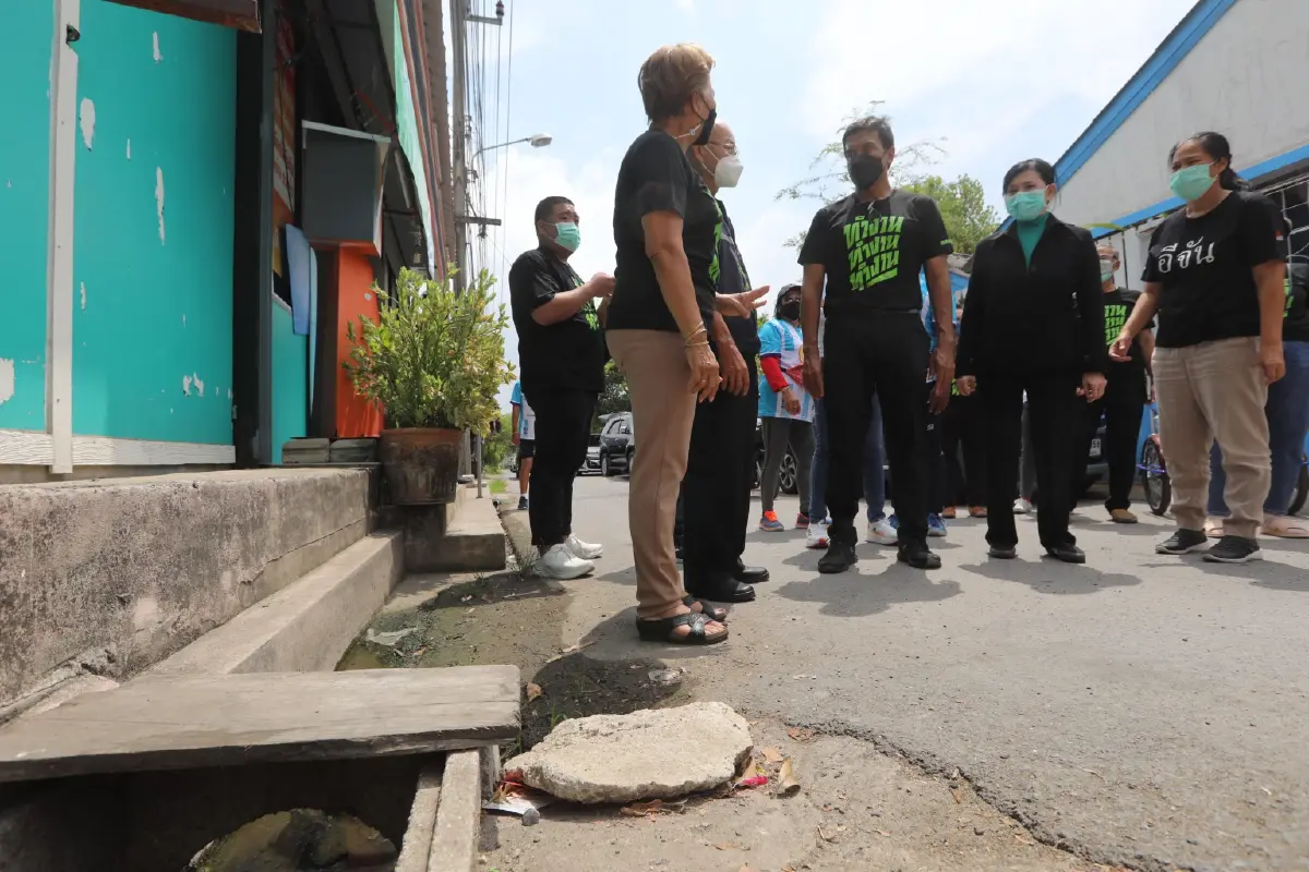 "ชัชชาติ" ลงพื้นที่สายไหม รับฟังความเห็นประชาชน