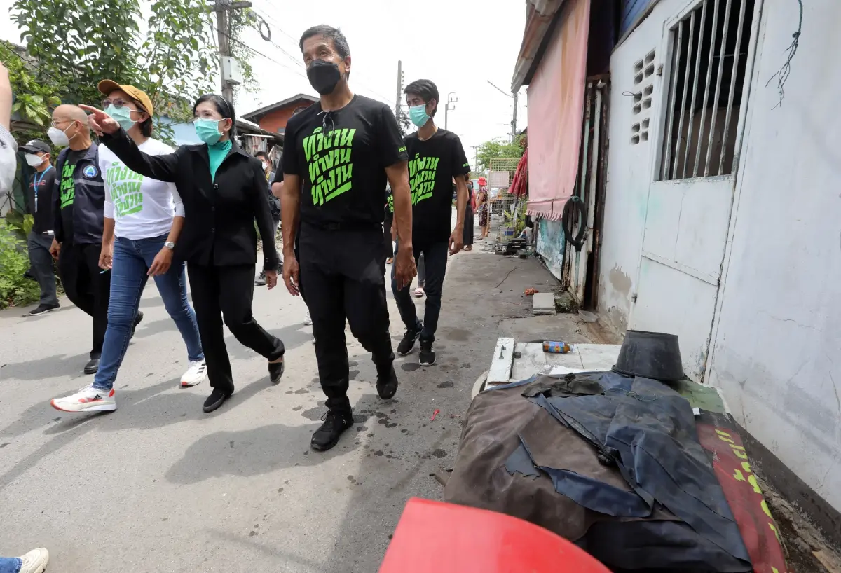 "ชัชชาติ" ลงพื้นที่สายไหม รับฟังความเห็นประชาชน