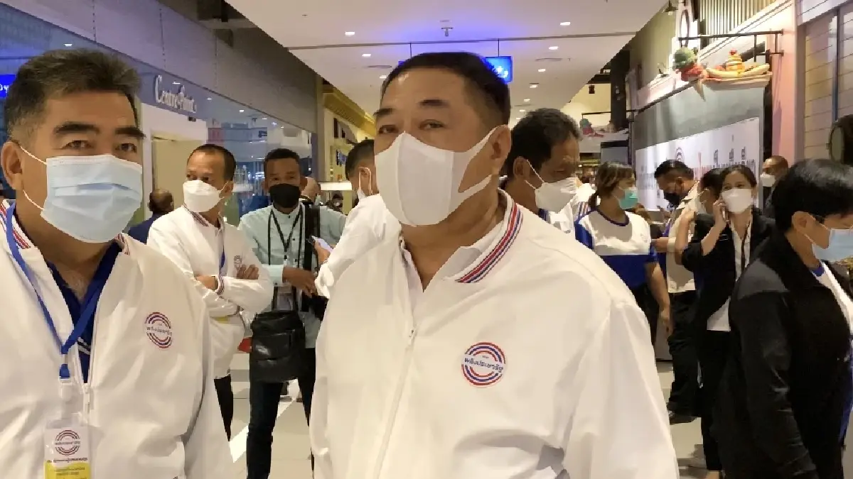 "ประวิตร" ให้รอลุ้น "เสธ.โย-บิ๊กอี๊ด" นั่ง "กก.บห." ชุดใหม่ "พปชร."