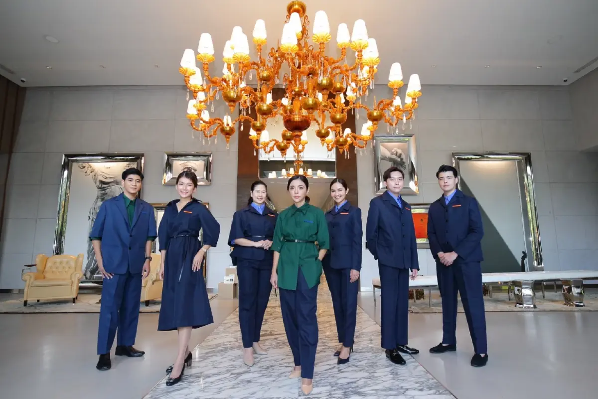 “แสนสิริ” ร่วมกับ “VVON SUGUNNASIL” เผยโฉม “YOUniform” ยูนิฟอร์มพนักงานขายใหม่