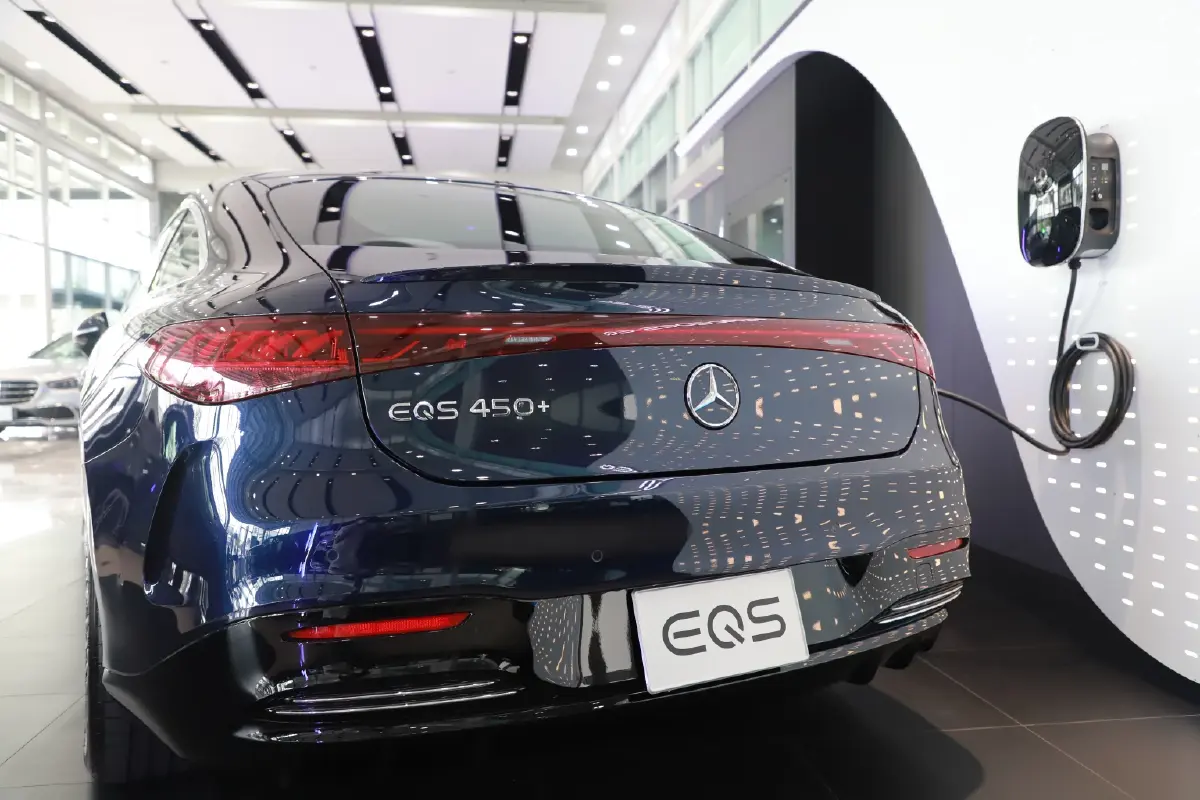 เมอร์เซเดส-เบนซ์ และ เบนซ์พระราม 3 พร้อมก้าวเข้าสู่โลกอนาคตไปกับรถยนต์พลังงานไฟฟ้า Mercedes EQS