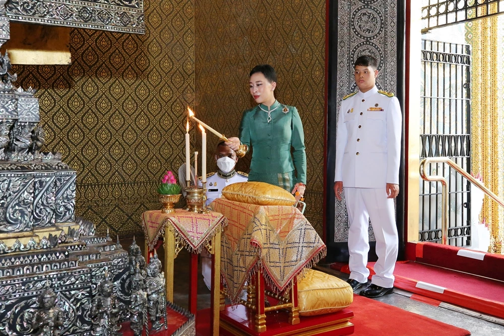 เจ้าฟ้าพัชรกิติยาภาฯ เสด็จแทนพระองค์ ทรงพระสุหร่ายสรงพระแก้วมรกต พระราชพิธีสงกรานต์ 2565