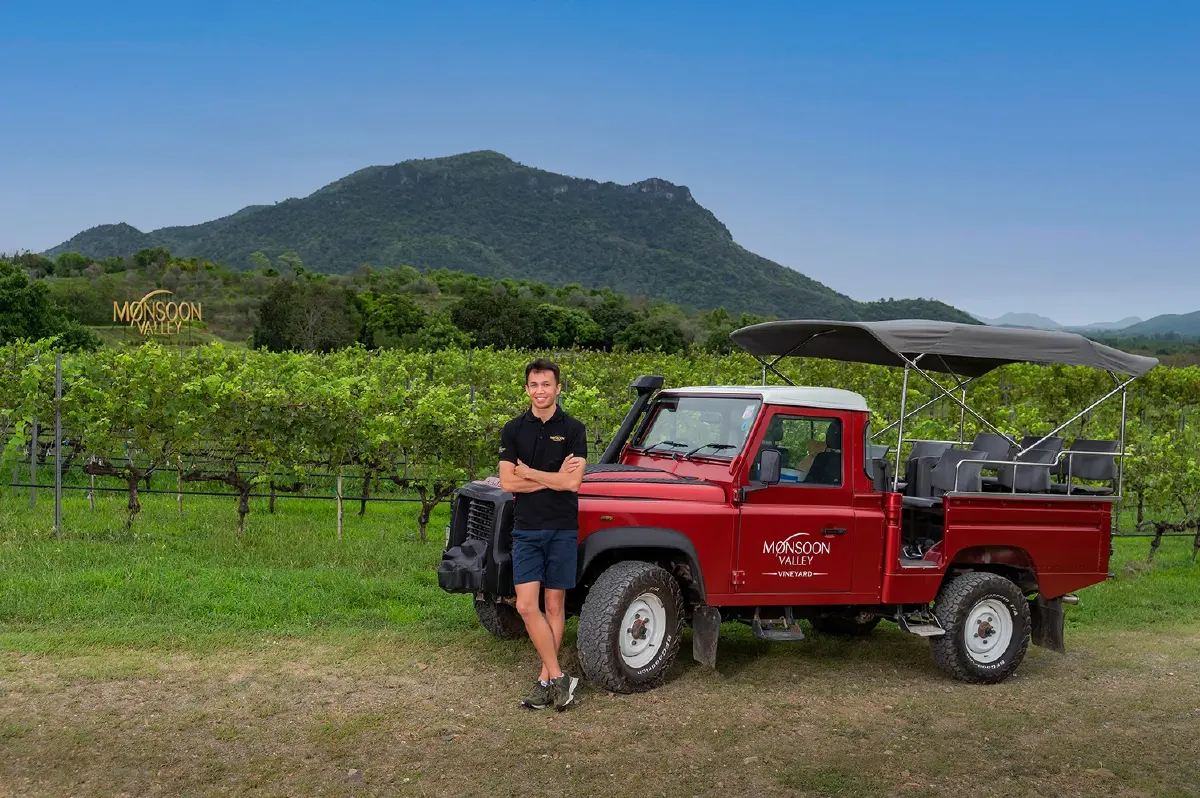 ความมุ่งมั่นที่ทรงพลัง มอนซูน แวลลีย์ รังสรรค์ความร่วมมือแห่งชัยชนะ กับ “อเล็กซ์ อัลบอน” นักแข่งรถฟอร์มูล่า วัน สายเลือดไทย