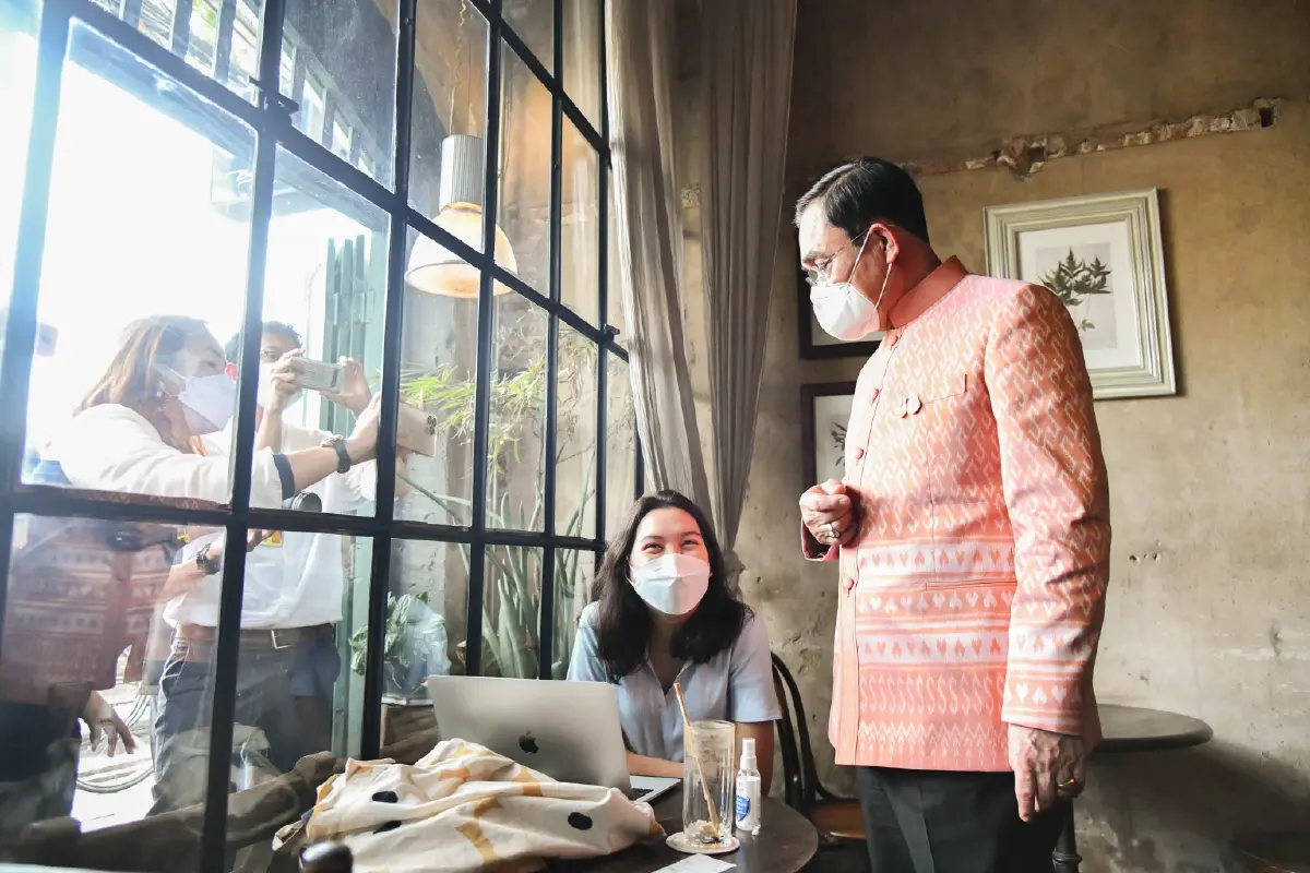 "ประยุทธ์" เอาจริงดันรถ EV เดินสำรวจทำเนียบหาจุดตั้งที่ชาร์จรถยนต์ไฟฟ้า