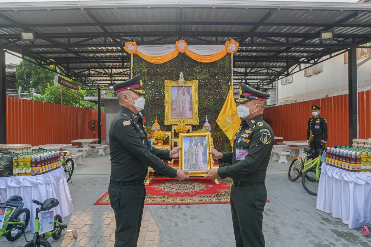 ผบ.ทบ. ส่งมอบ อาคารอเนกประสงค์ชุดรักษาความปลอดภัยรอบเขตพระราชฐาน