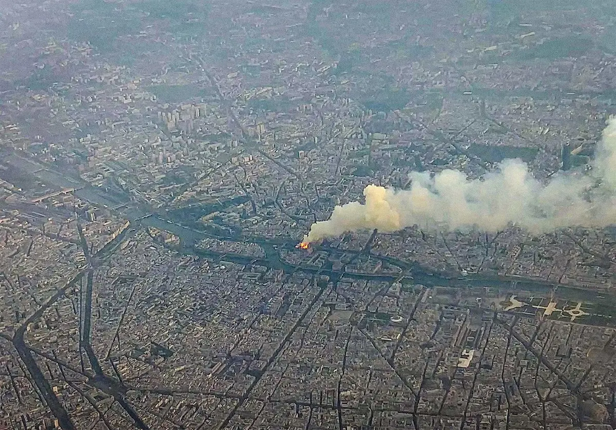 NOTRE-DAME ON FIRE เรื่องจริงของนักผจญพลิง ผู้กอบกู้มหาวิหารศักดิ์สิทธิ์