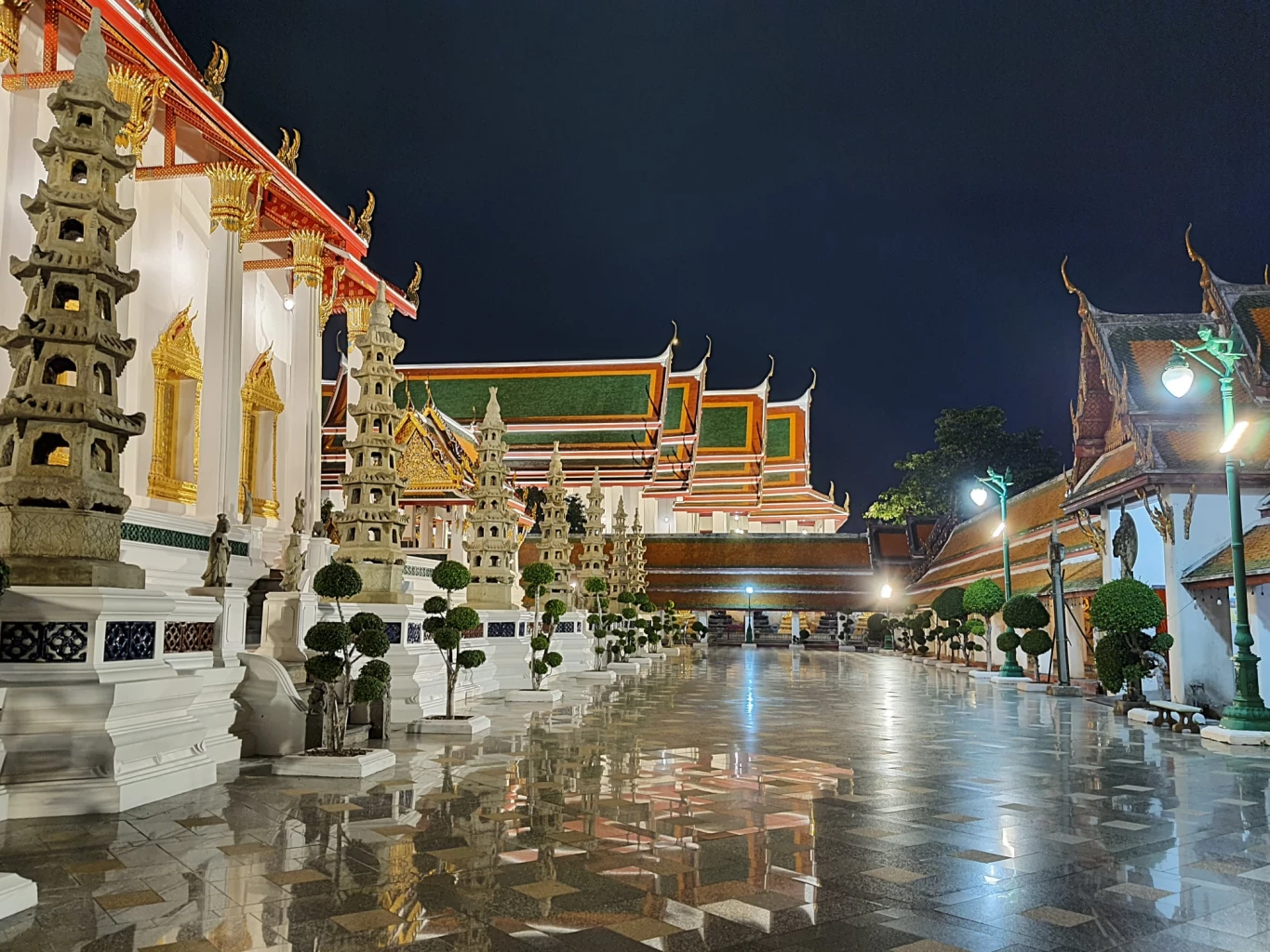 เที่ยวไหว้พระคู่บ้านคู่เมือง"วัดสุทัศน์" เดินเล่นพระอุโบสถที่ยาวที่สุด