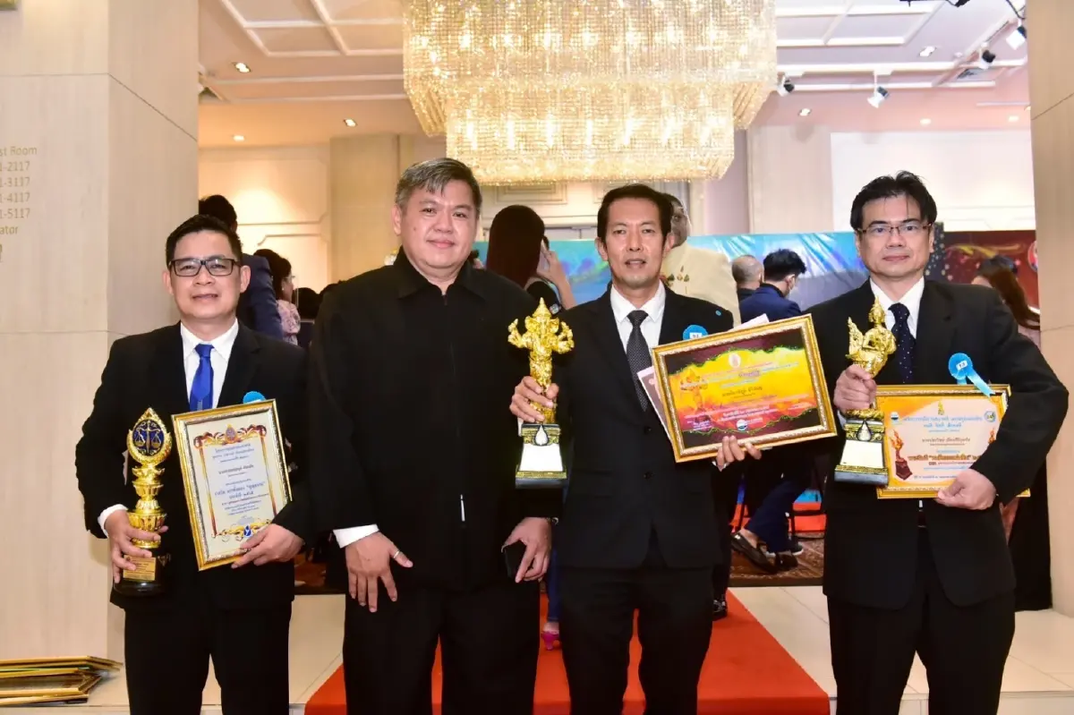 "เกียรติภูมิ สิริพันธุ์" นำทีมรับรางวัลผู้ทำคุณประโยชน์ต่อสังคม ปี 2565