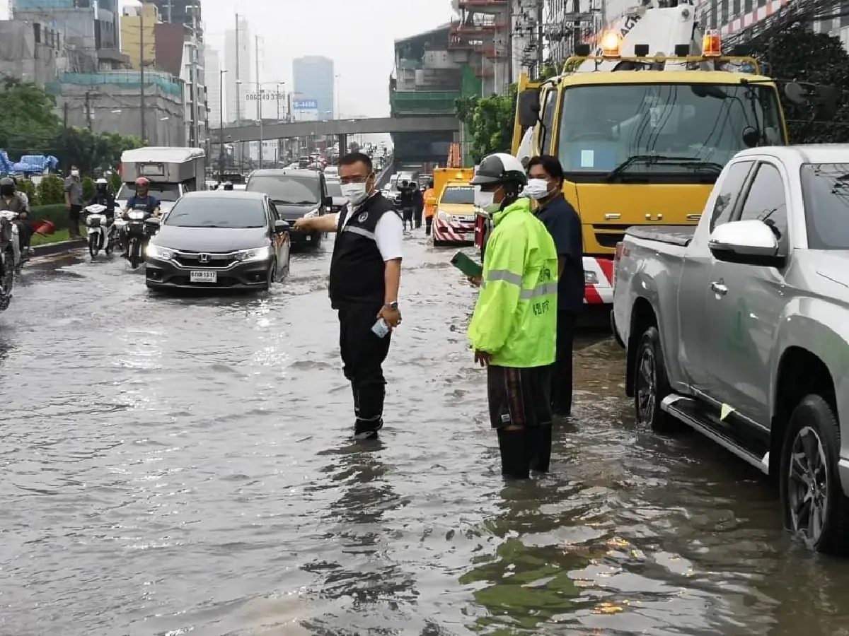 ปลัด กทม.สั่ง 50 เขต เร่งสำรวจจุดเสี่ยงน้ำท่วม หลังฝนถล่มกรุง หนักสุด 136 มม.