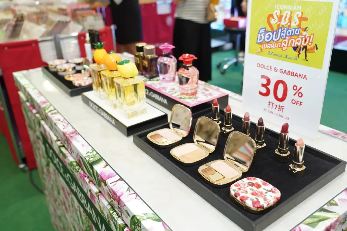 "ไอคอนสยาม" จัดมหกรรม "S.O.S Sale ช้อปสู้ตาย เซลล์มาสู้กลับ" ลดสูงสุด 80%