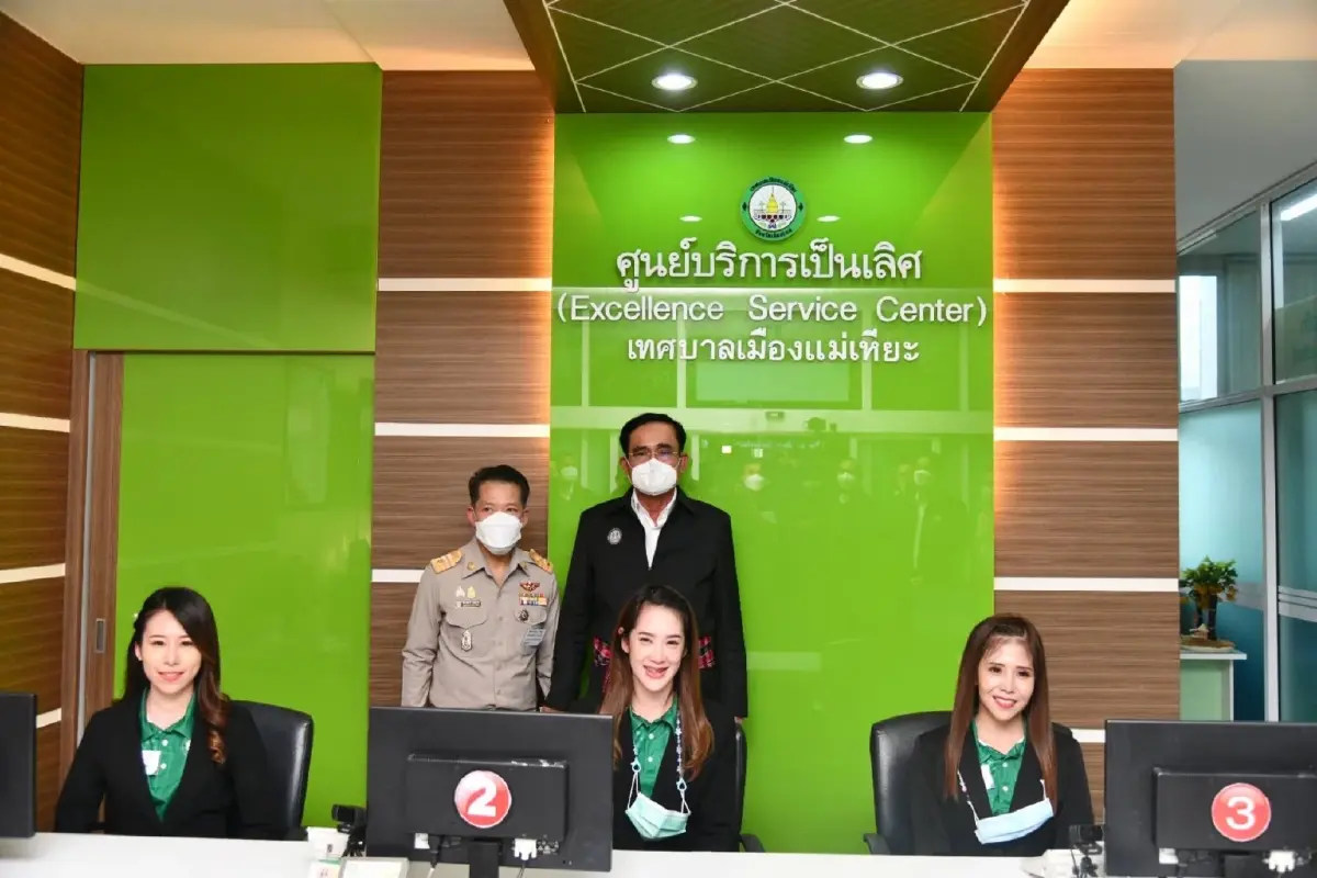 "นายกฯ" เยือน "เทศบาลแม่เหียะ" กองหนุน เชียงใหม่ มอบกุหลาบให้กำลังใจ