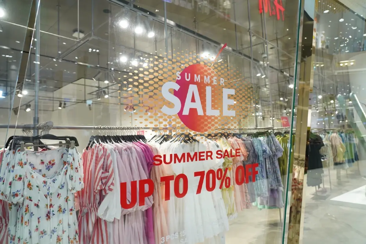 "ไอคอนสยาม" จัดมหกรรม "S.O.S Sale ช้อปสู้ตาย เซลล์มาสู้กลับ" ลดสูงสุด 80%