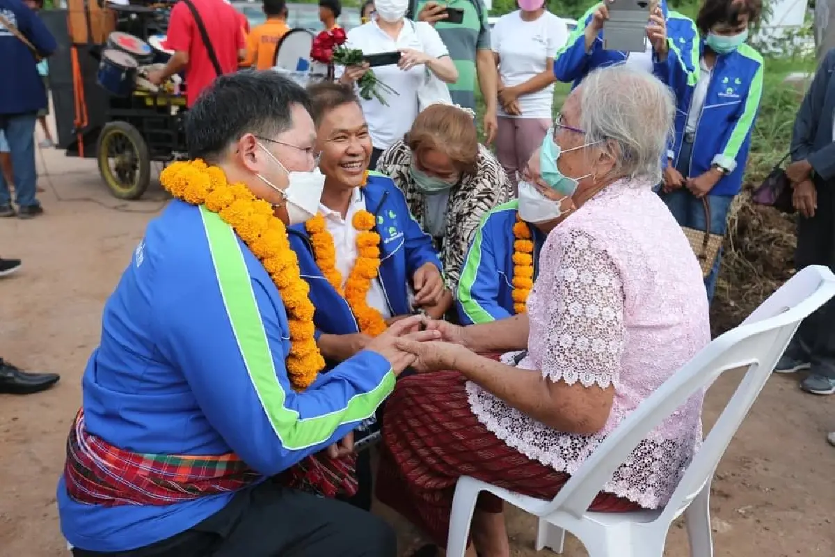 “อุตตม”เปิดตัวผู้สมัคร ส.ส.อุดรฯ มั่นใจเครือข่ายสร้างอนาคตไทยกำเนิดแล้ว