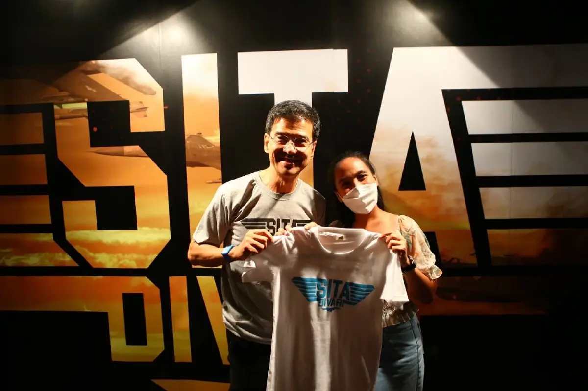 ห้างแตก! "ศิธา" พา แฟนคลับ ปิดโรง ดูหนัง Top Gun : Maverick