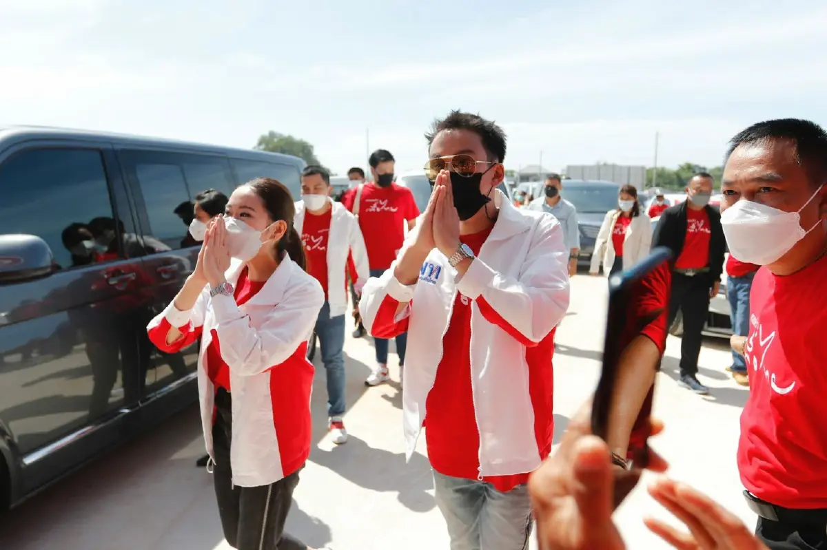 "อุ๊งอิ๊ง" อ้อนชาวศรีสะเกษ ขอโอกาสสานต่อภารกิจแก้จน "ทักษิณ-ยิ่งลักษณ์"