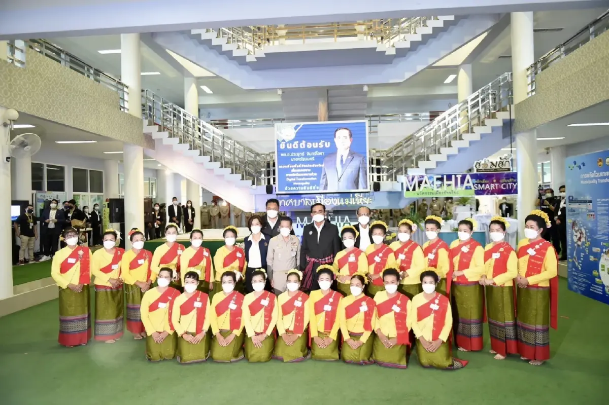 "นายกฯ" เยือน "เทศบาลแม่เหียะ" กองหนุน เชียงใหม่ มอบกุหลาบให้กำลังใจ