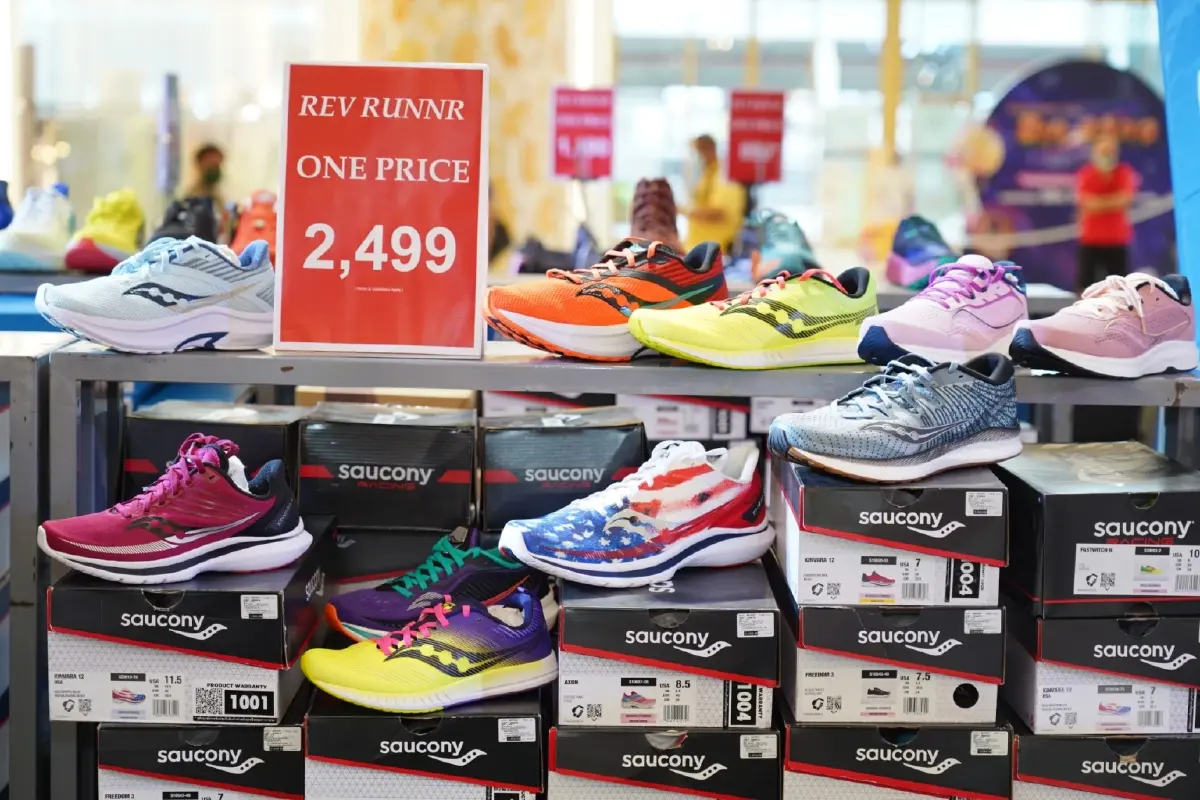 "ไอคอนสยาม" จัดมหกรรม "S.O.S Sale ช้อปสู้ตาย เซลล์มาสู้กลับ" ลดสูงสุด 80%