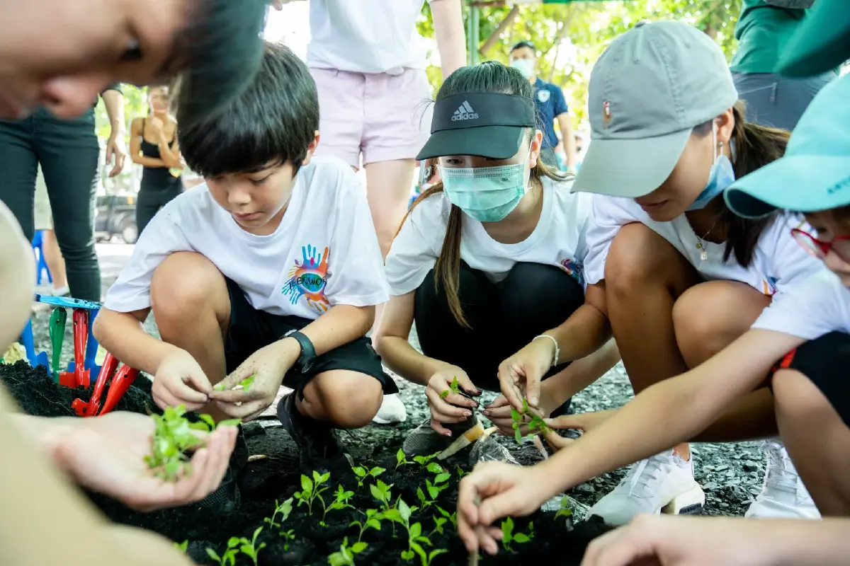 มูลนิธิ ทีนเวิรคส์ ร่วมกับ กรมป่าไม้ จัดโครงการ ทีนทรีส์ อาสาปลูกป่า ลดโลกร้อน