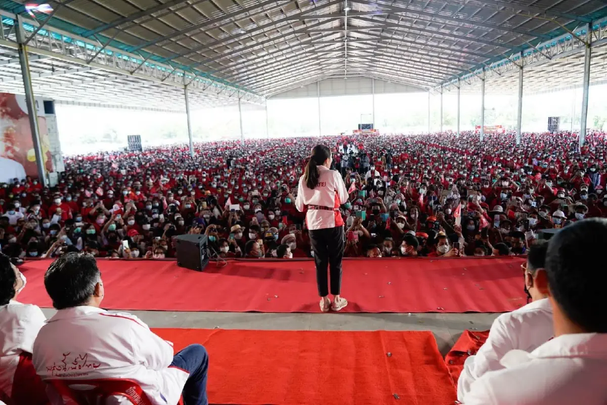 "อุ๊งอิ๊ง" อ้อนชาวศรีสะเกษ ขอโอกาสสานต่อภารกิจแก้จน "ทักษิณ-ยิ่งลักษณ์"