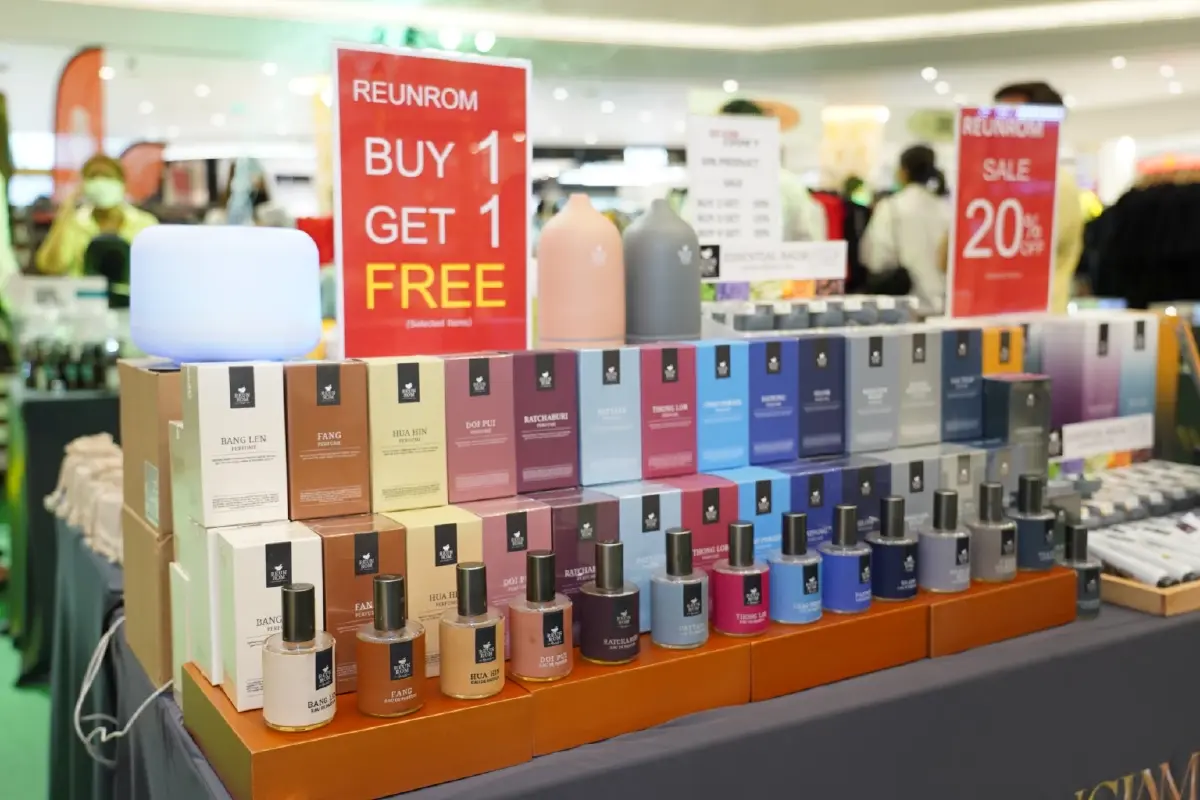 "ไอคอนสยาม" จัดมหกรรม "S.O.S Sale ช้อปสู้ตาย เซลล์มาสู้กลับ" ลดสูงสุด 80%