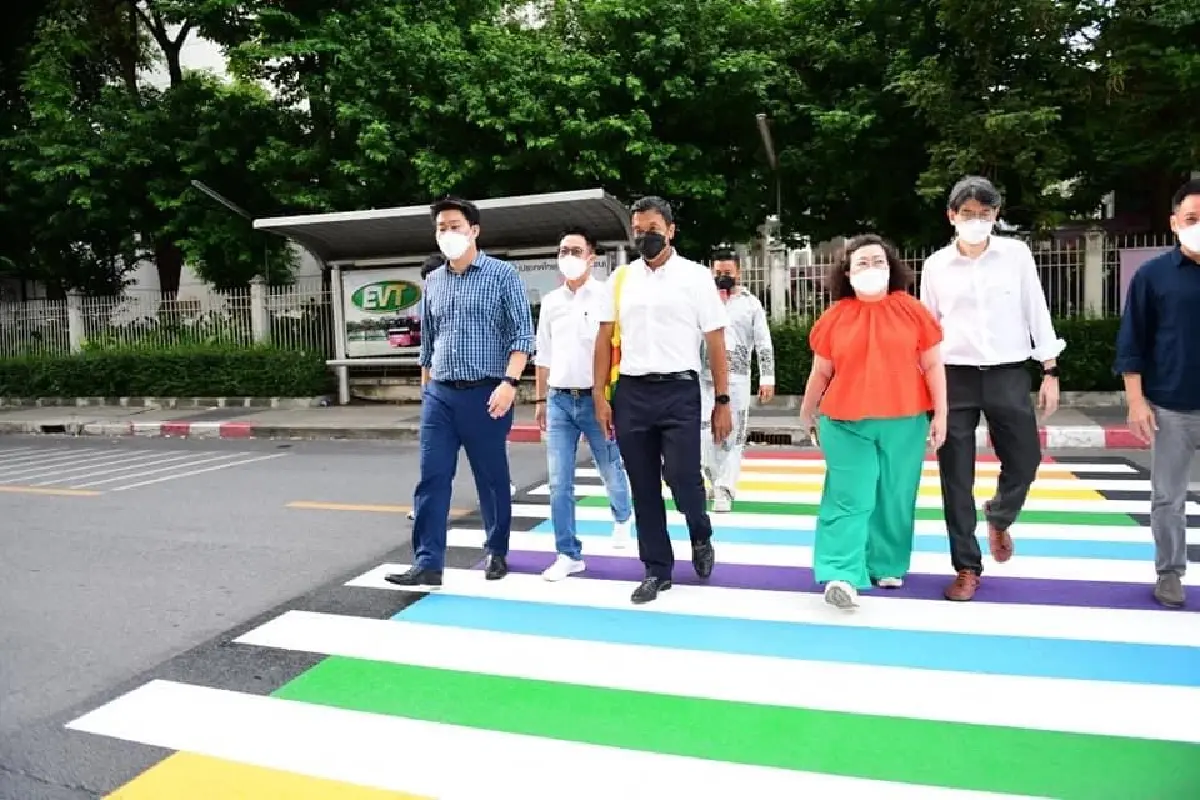 "ชัชชาติ" ร่วมงาน Samyam Mitr Pride 100% Love แย้มให้ ขรก.แต่งกายตามเพศวิถี
