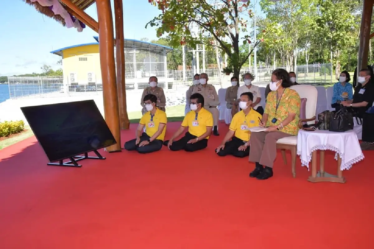 กรมสมเด็จพระเทพฯ ทอดพระเนตร โรงไฟฟ้าพลังงานแสงอาทิตย์ทุ่นลอยน้ำไฮบริต จ.อุบลราชธานี