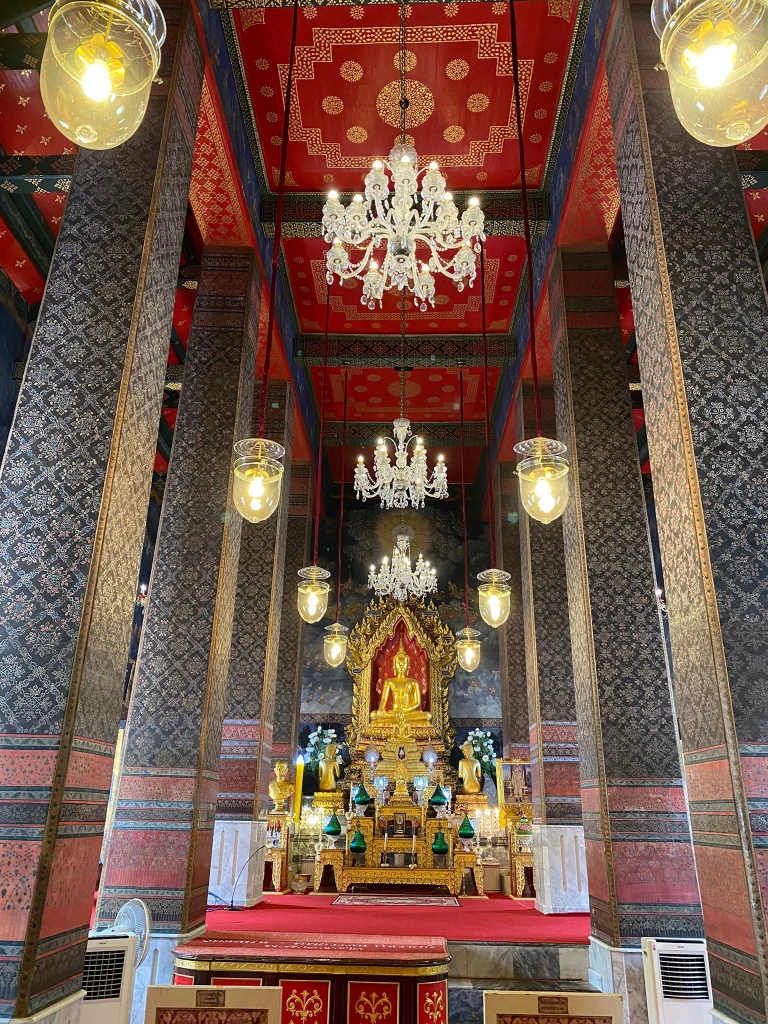 ไหว้พระนอน-ขอพรพระอินทร์แปลง ที่ "วัดเสนาสน์" อยุธยา  