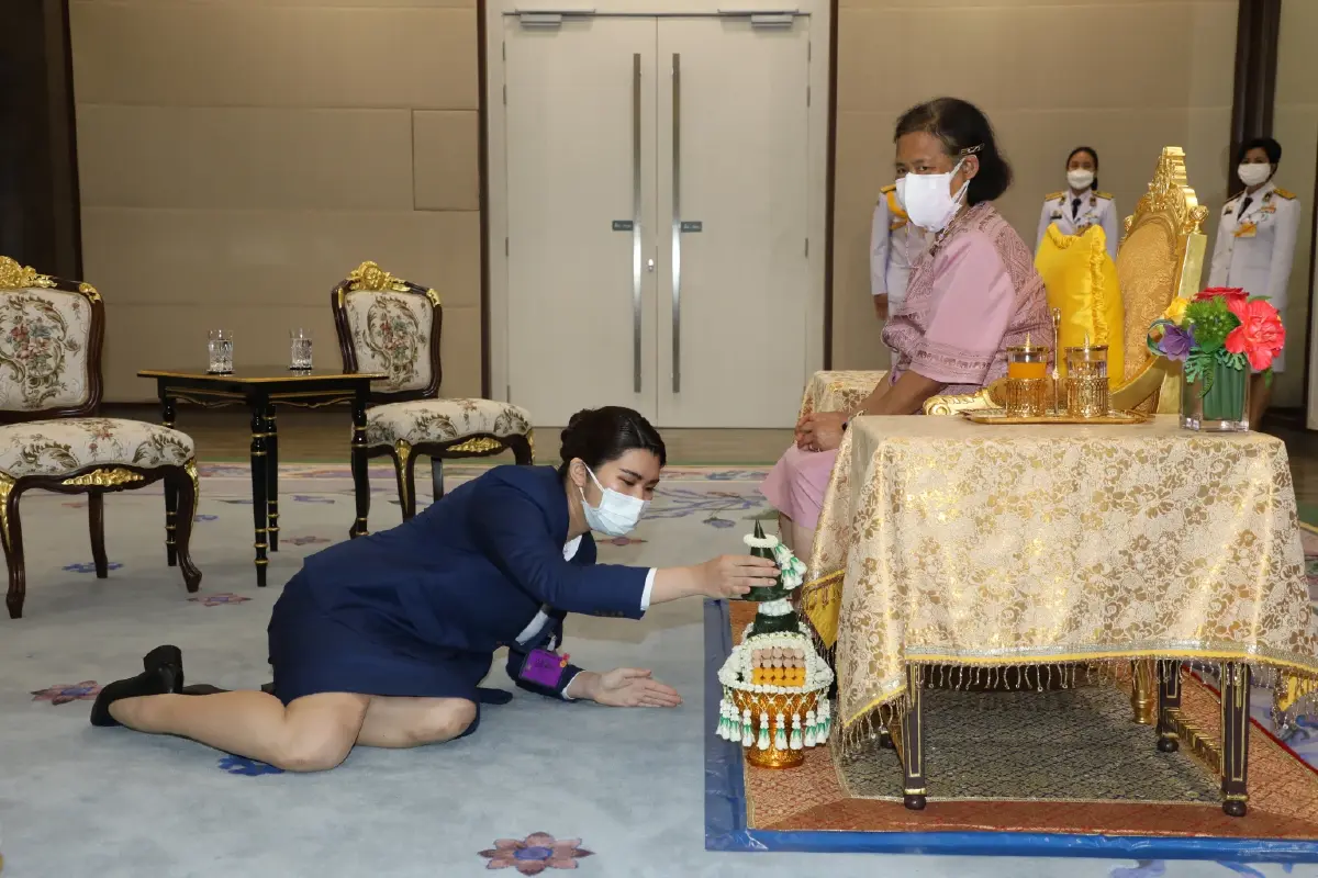 กรมสมเด็จพระเทพฯ พระราชทานพระราชวโรกาสให้ผู้ได้รับพระราชทานทุนมูลนิธิอานันทมหิดล เฝ้าฯ กราบถวายบังคมลาไปศึกษาต่อสหรัฐอเมริกา