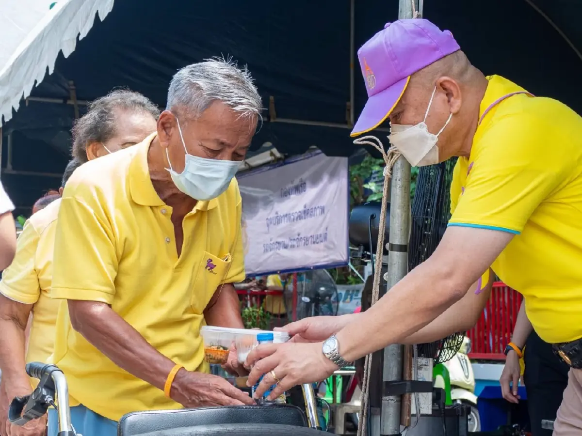 ผบ.ทร.นำกำลังพลจิตอาสาทำกิจกรรม เนื่องในวันเฉลิมพระชนมพรรษา "ในหลวง"