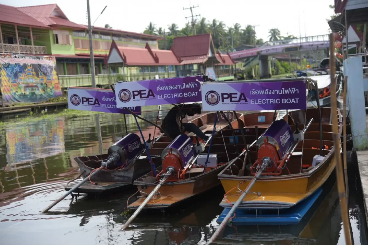 PEA ส่งมอบเครื่องยนต์เรือพลังงานไฟฟ้า ในพื้นที่อำเภอดำเนินสะดวก จังหวัดราชบุรี