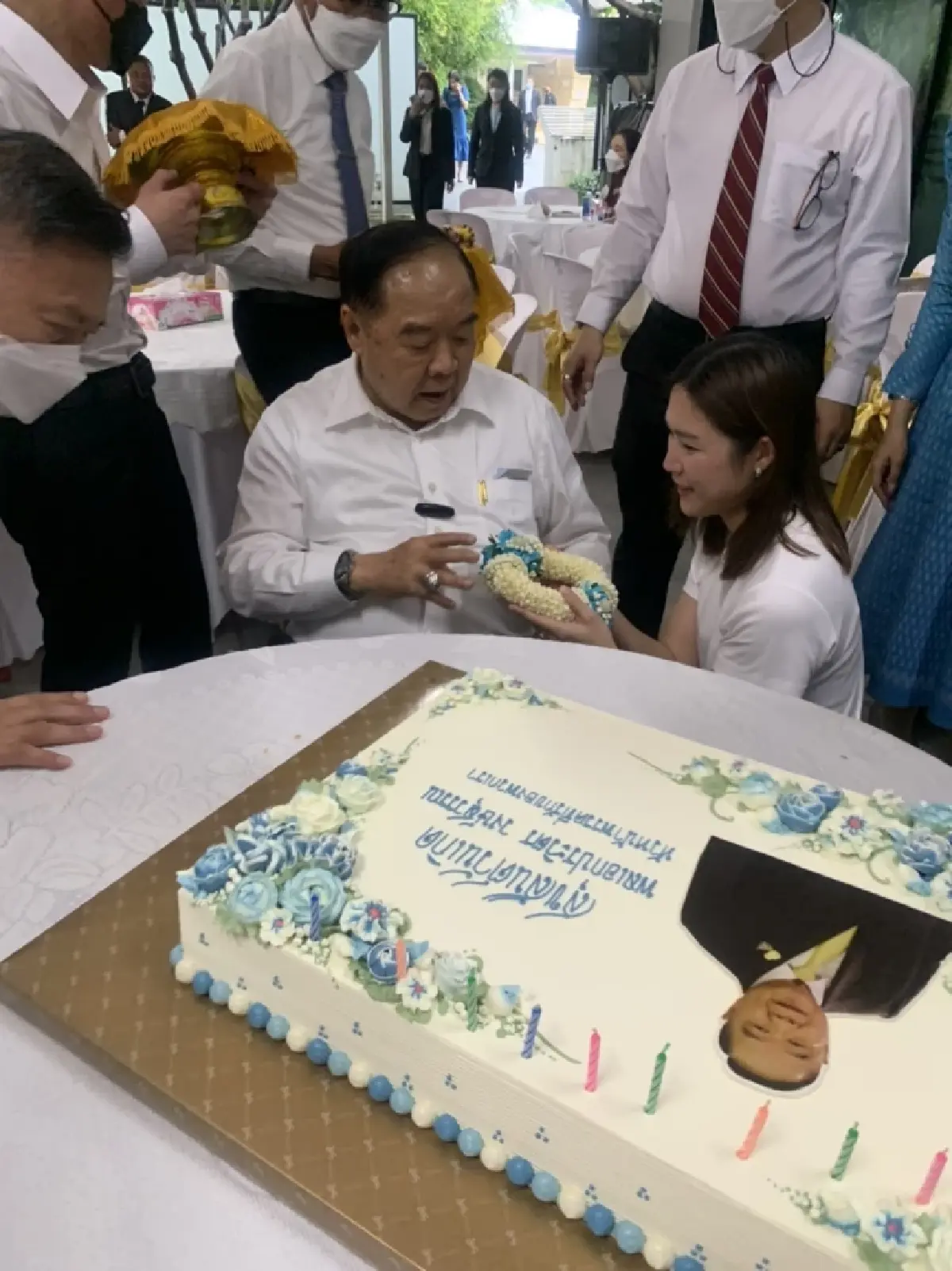 "พปชร." แห่ เบิร์ธเดย์ "ประวิตร" 77 ปี อวย เป็นหัวหน้าพรรคที่รักของพวกเรา